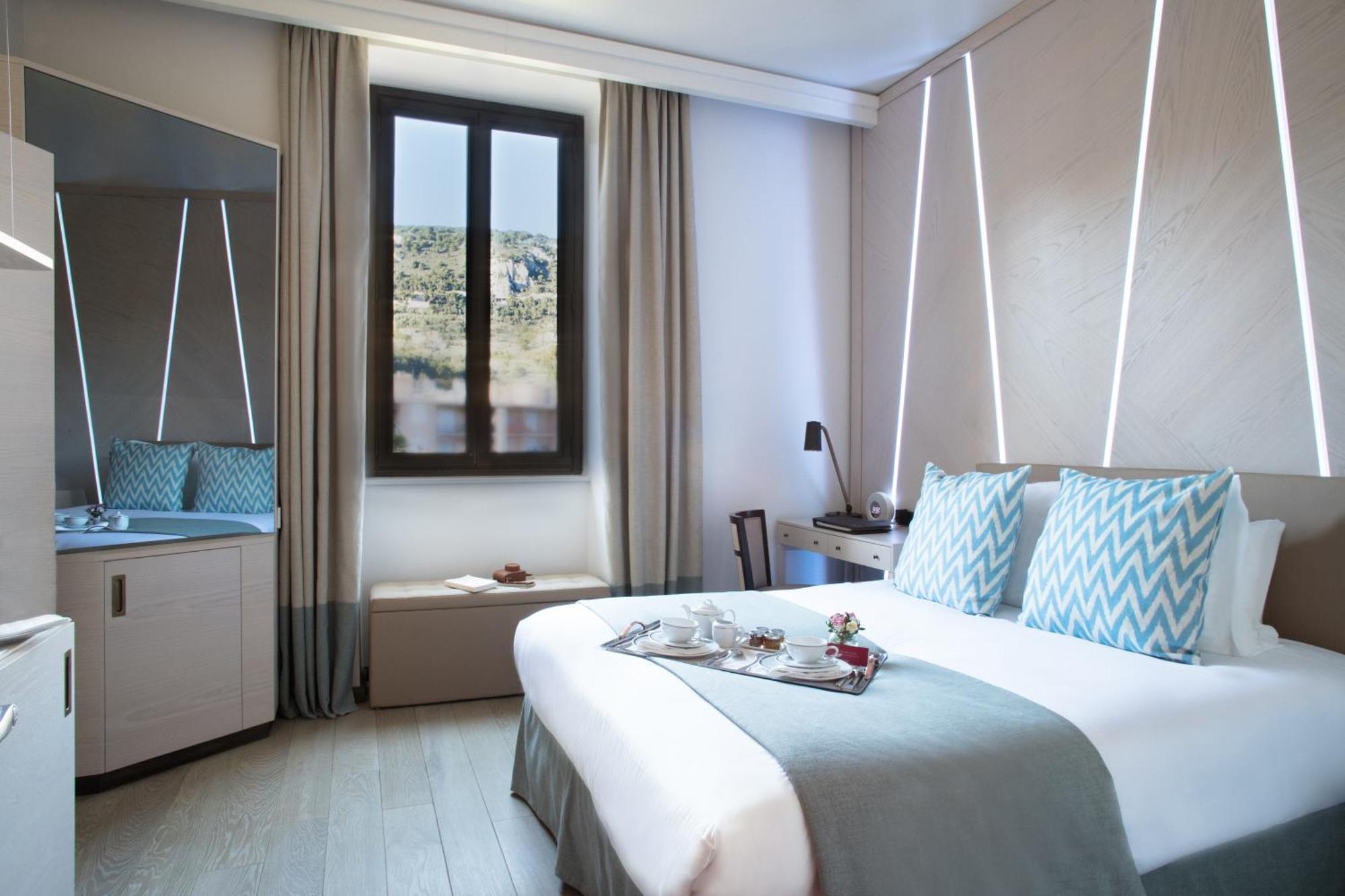 Royal-riviera Hotel