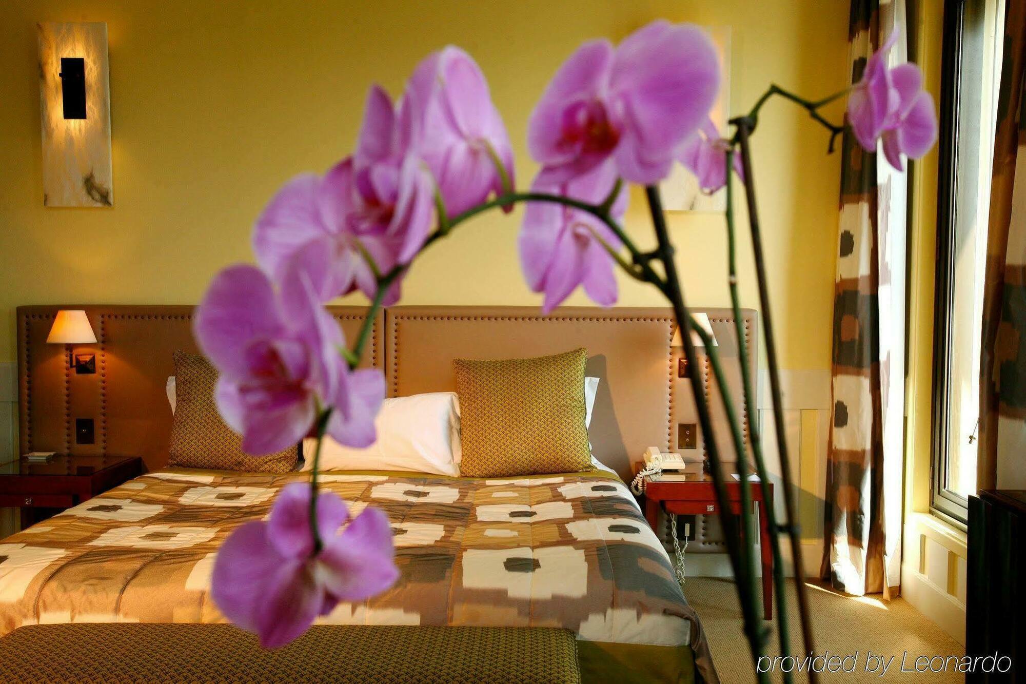 Royal-riviera Hotel
